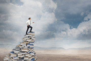 沉木放在鱼缸里水发黄怎么办