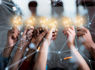 沉木放在鱼缸里水发黄怎么办