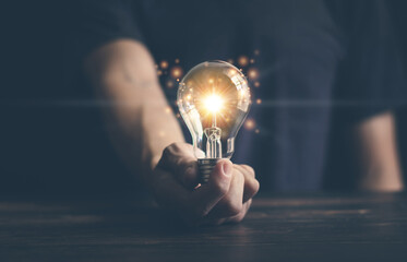 沉木放在鱼缸里水发黄怎么办