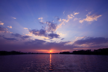 五菱之光离合器踩着重怎么办